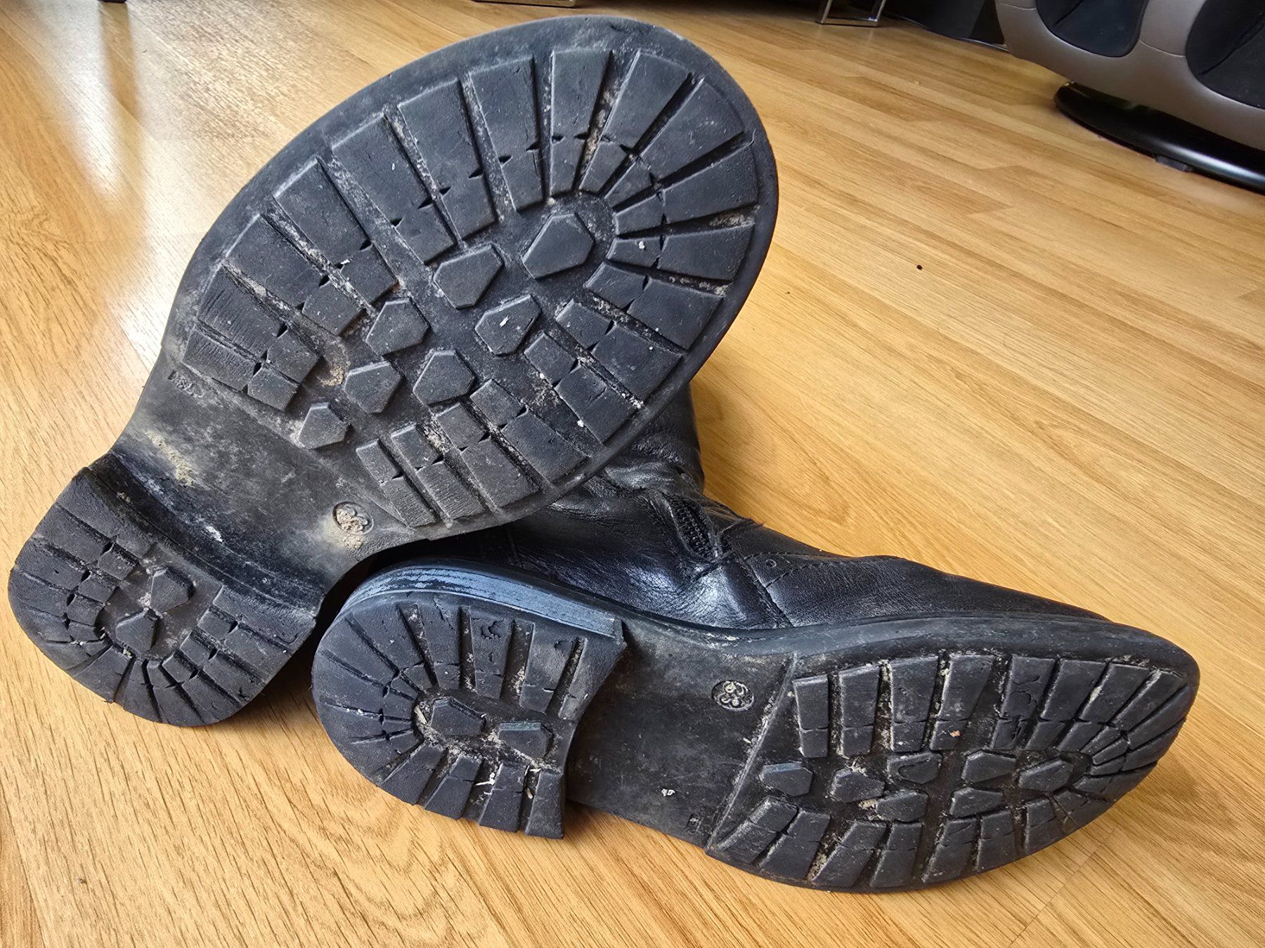 Scarpe per ragazze: Winterstiefel / Stiefeletten Gr. 33, Schwarz – Usato da Büttikon AG venduto da Amineah 1
