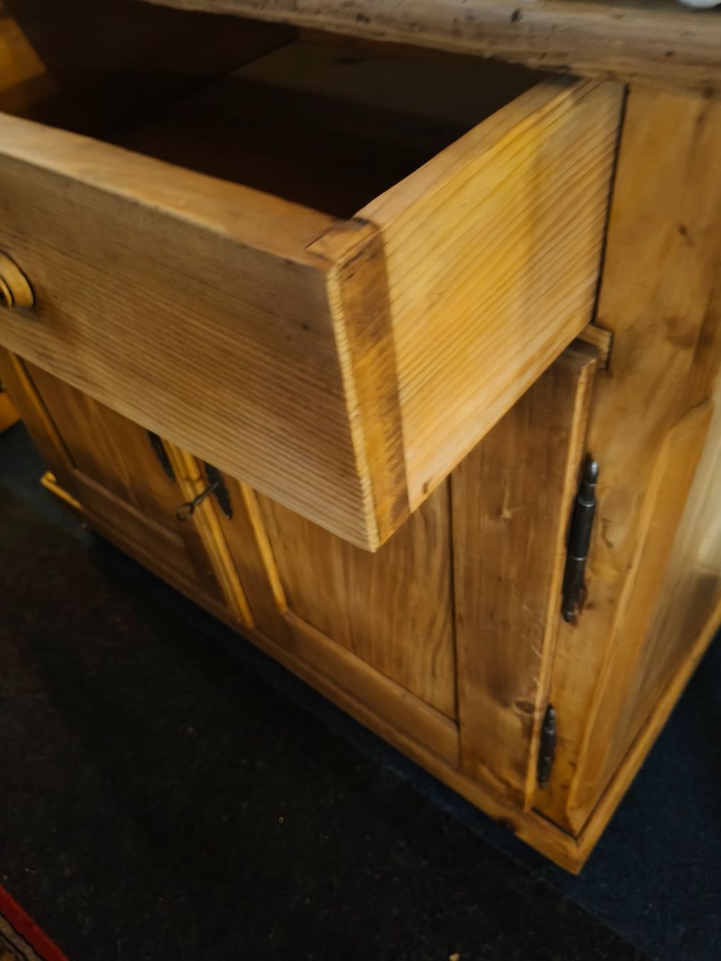 Büffets: Antiker Buffet-Schrank – Gebraucht aus Zwingen von inf_2blh 2