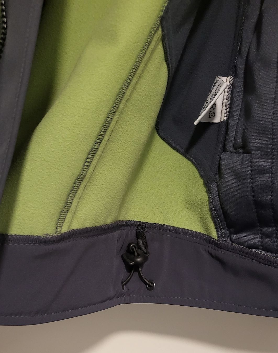 Giacche: Softshell Jacke neongrün Gr.L – Usato da Zürich venduto da El17an 3