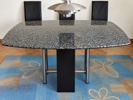 Granit-Tisch