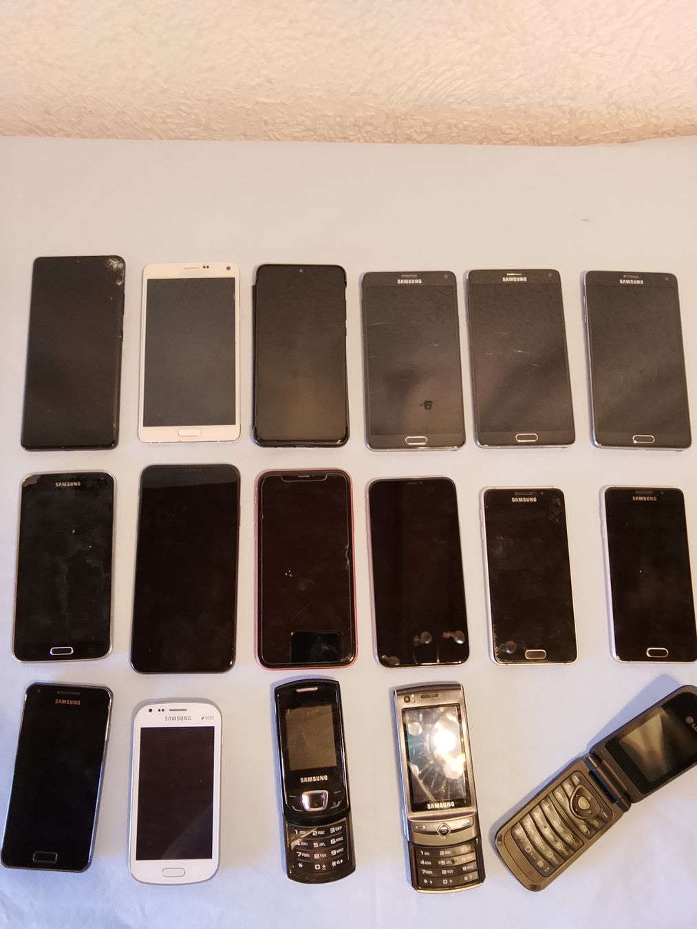 Telefoni cellulari / Smartphones: Handy (17x) lot – Difettoso da Luzern venduto da val_9ngc