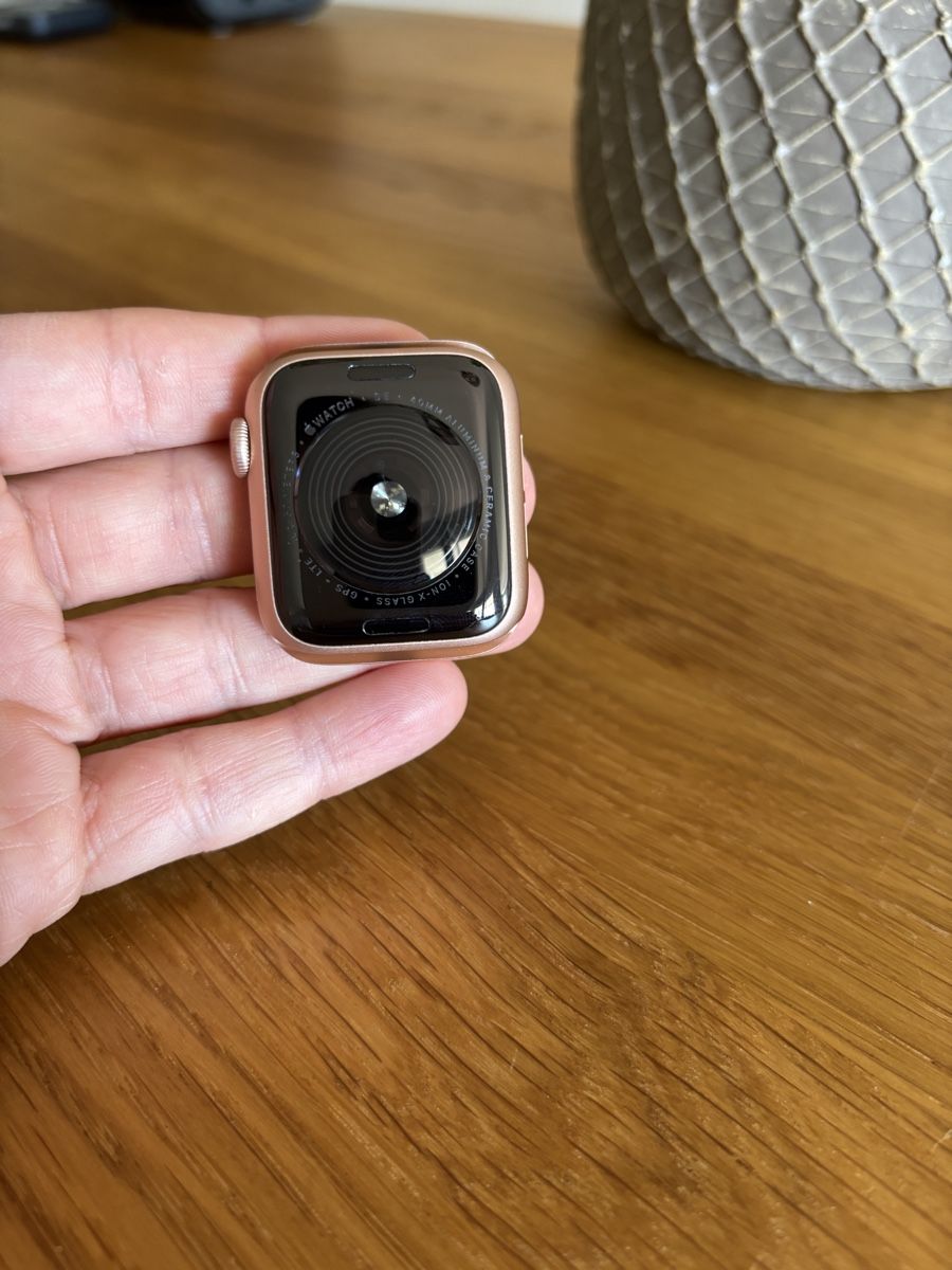 Apple Smartwatch: Apple Watch SE und Cellular – Usato da Wil SG venduto da jessejames 4