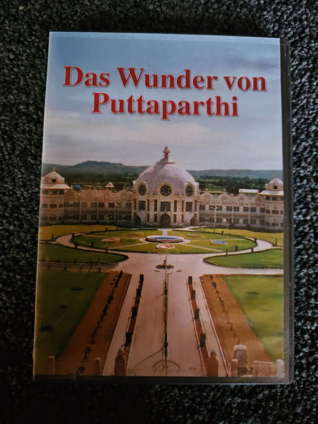 Tous les DVDs: DAS WUNDER VON PUTTAPARTHI(14023) – D'occasion à Ruswil par jan_bxl5