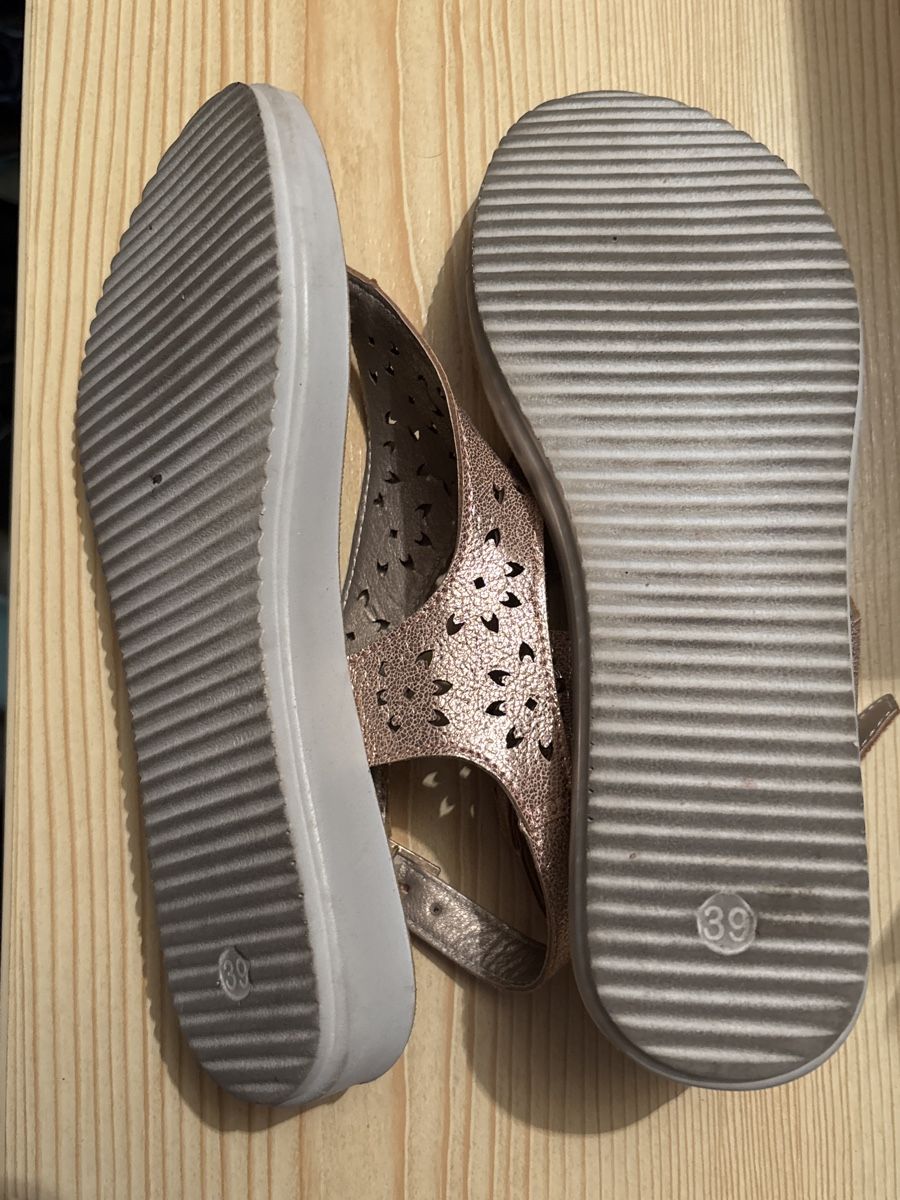 Scarpe da donna: Sandalen Grösse 39 – Usato da Unterentfelden venduto da Lavach 1