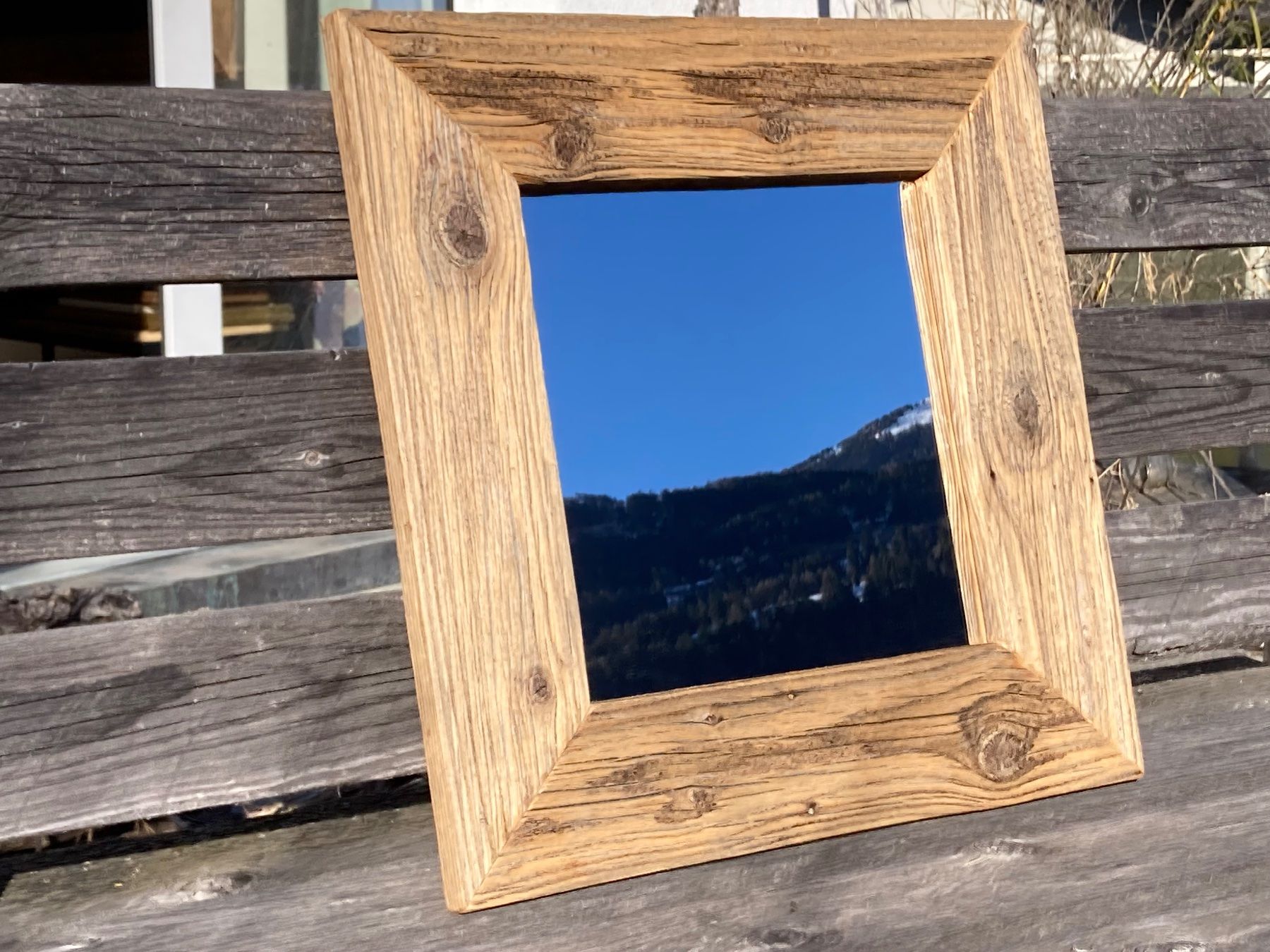 Miroirs: Rustikaler Spiegel mit Altholzrahmen, 46x46cm – Neuf (Voir description) à Domat/Ems par Stein_und_Holzbruch 2