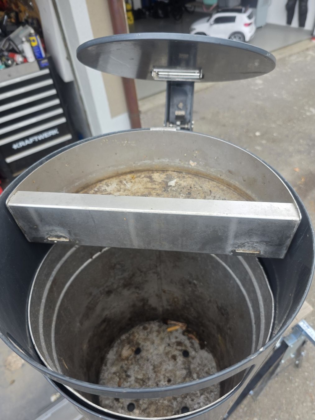 Cestini per rifiuti: Abfalleimer Burri zylindrisch mit Ascher  – Usato da Fehraltorf venduto da H.P1950 4