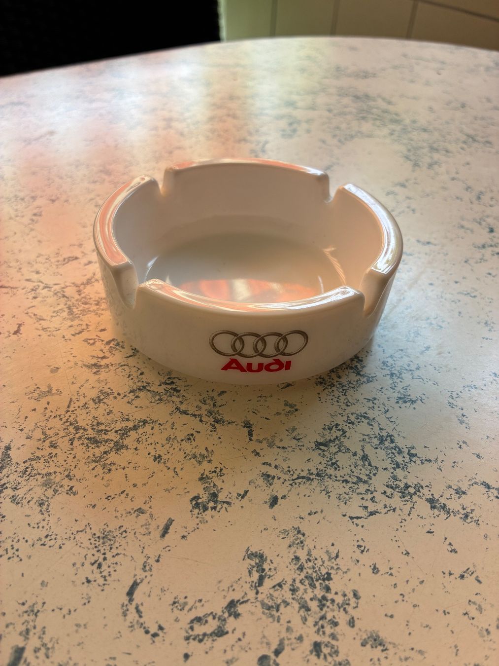 Portacenere: Cendrier de table Audi neuf jamais utilisé – Usato da lausanne venduto da frony