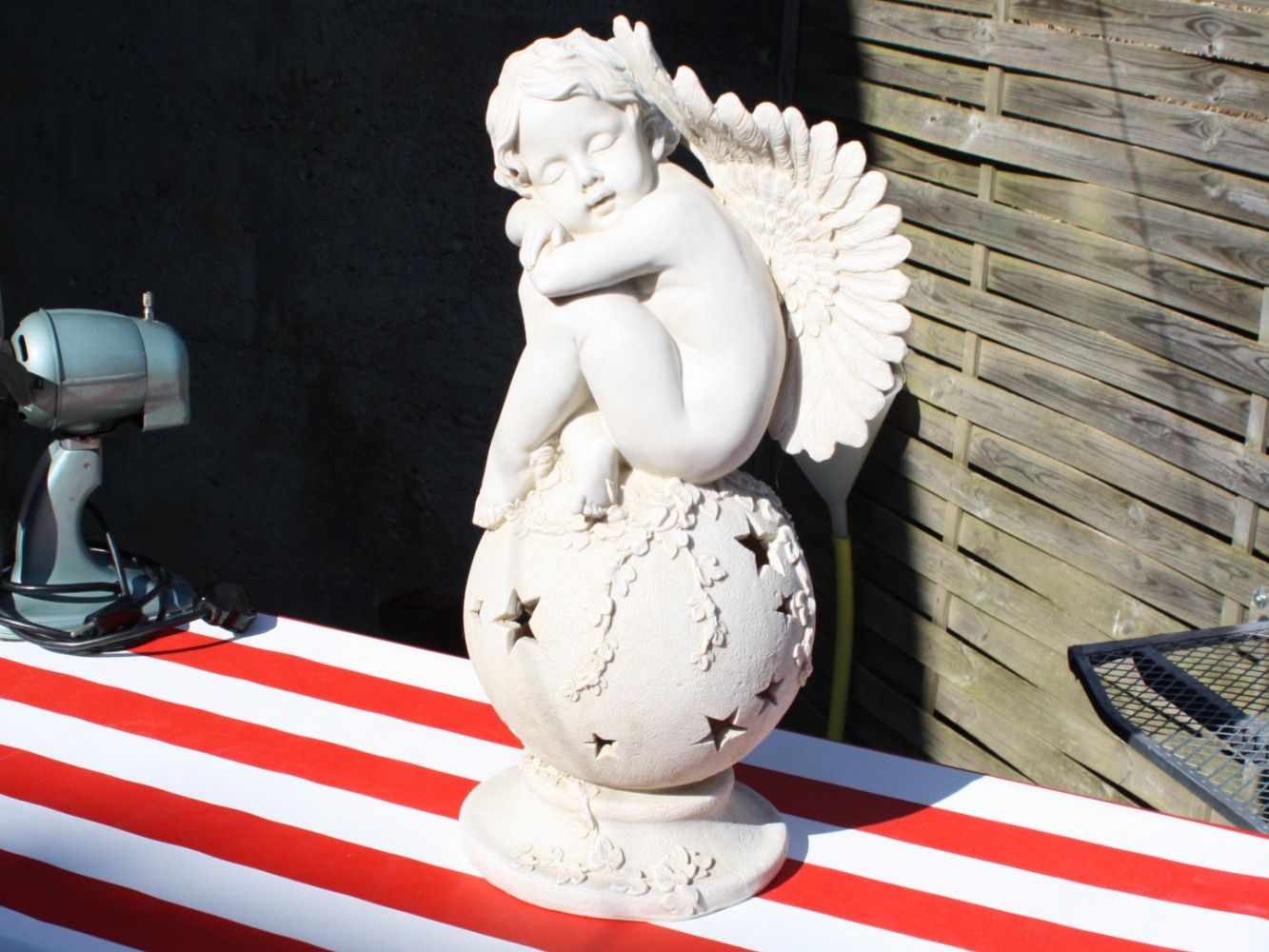 Statuette: ENGEL GROSSER SCHÖNER ENGEL AUF KUGEL – Usato da Wauwil venduto da Pneuedy