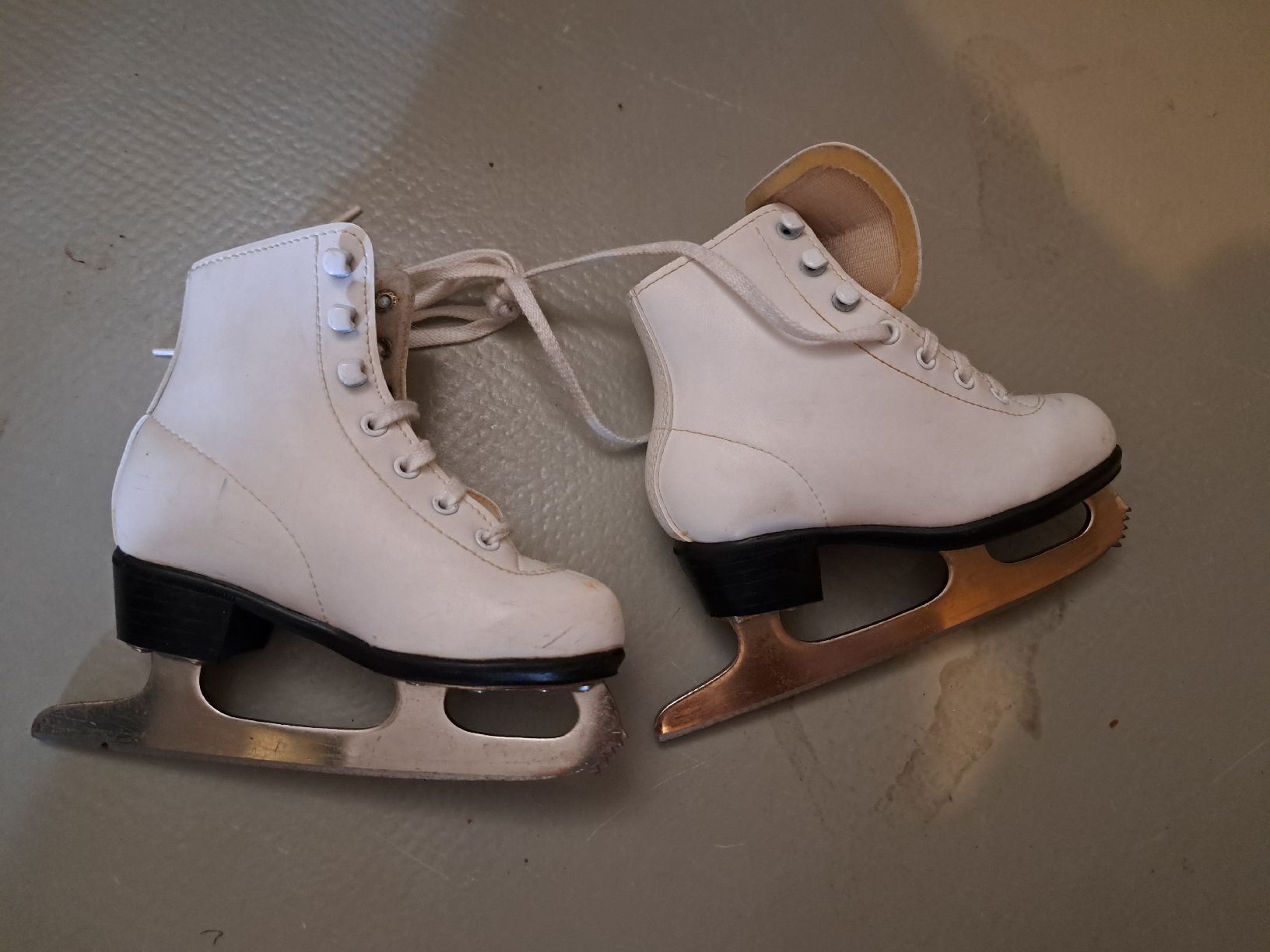 Patins à glace: Schlitschuhe Kinder Grösse 27 – D'occasion à Wila par enggi01 1