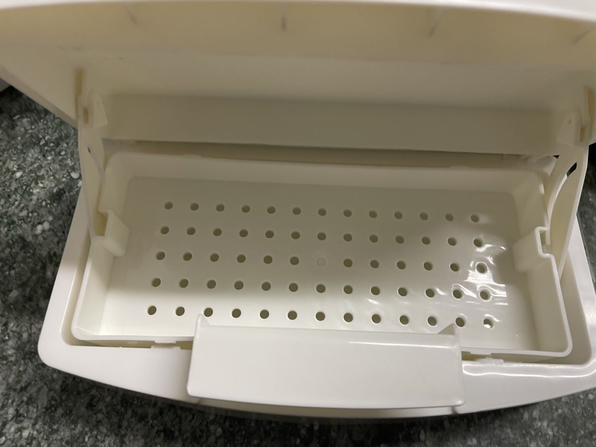 Pasti del neonato: Sterilisationsbox Nagelstudio, neuwertig! – Usato da Oberwil BL venduto da Petermib 3