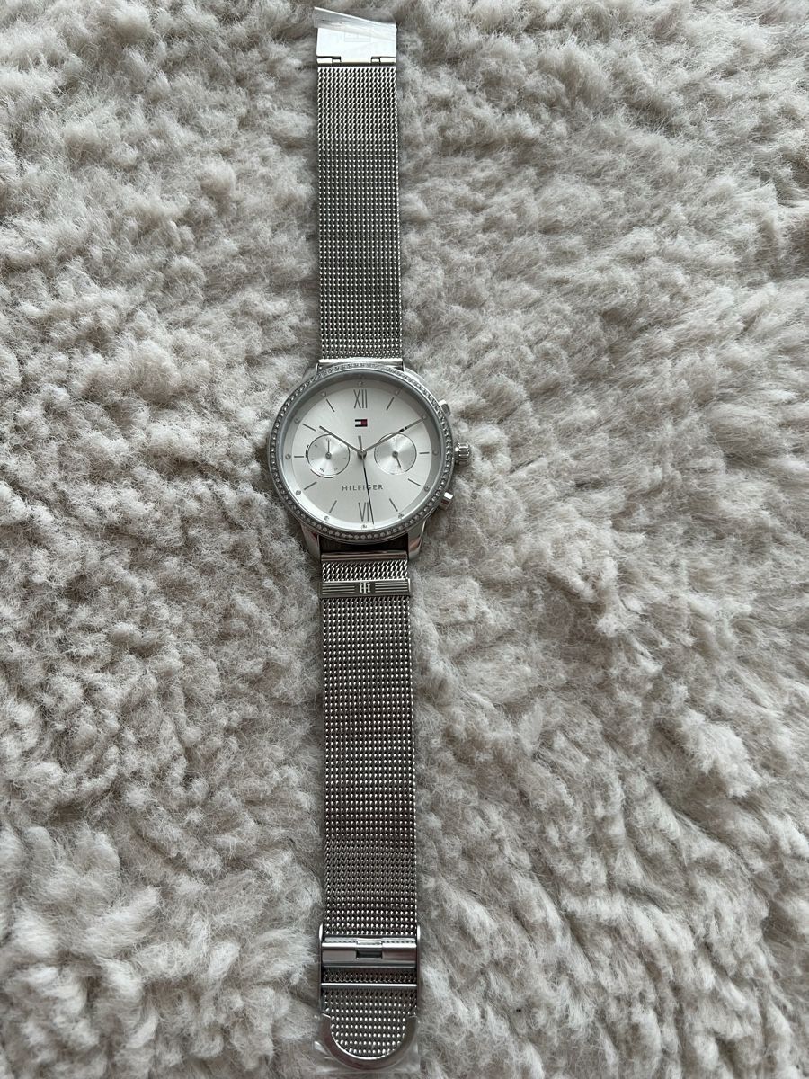 Tommy Hilfiger Armbänder & -reifen: NEU Tommy Hilfiger Damen Uhr Silber Mesh – Neu und originalverpackt aus Basel von Eyla 4
