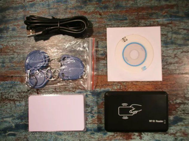 Elektronikbauteile: Mifare Card Encoder M302 mit 5 Karten und 5 Badges – Gebraucht aus Zürich von Abeggchr