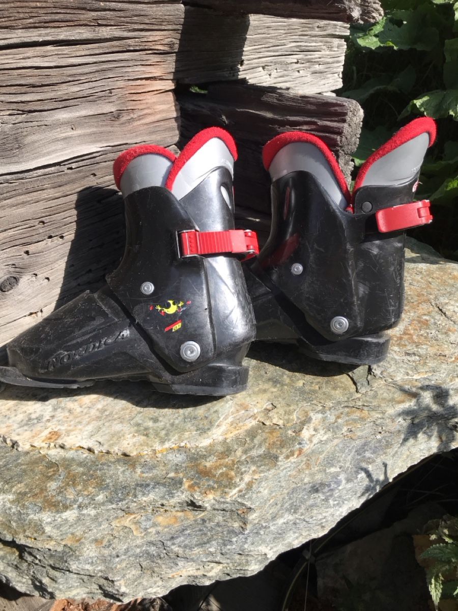 Nordica Chaussures garçon: Skischuhe Kinder  – D'occasion à Zürich par almaluisa