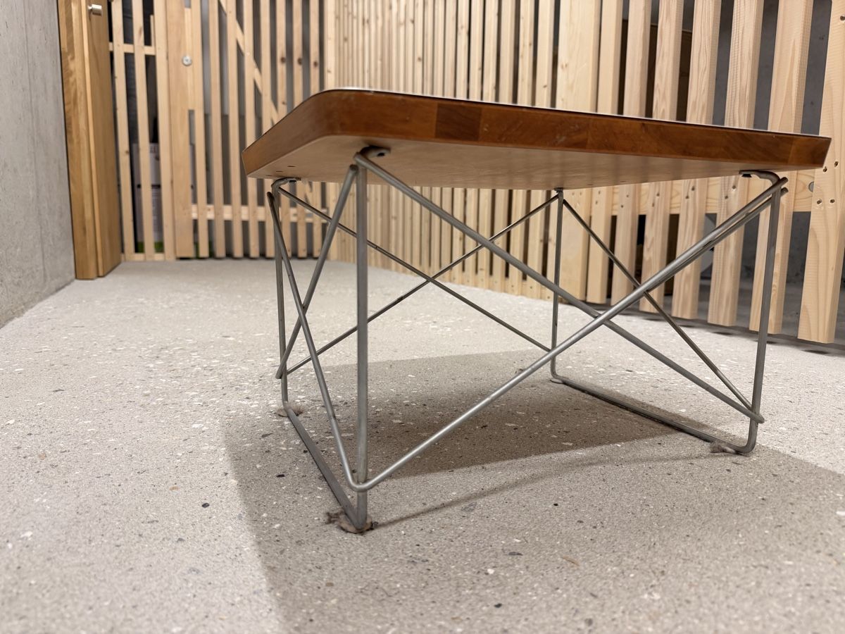 Nachttische: Vitra - Eames Occasional Table Side Table Wood Metal Wire – Gebraucht aus Männedorf von iza04 1