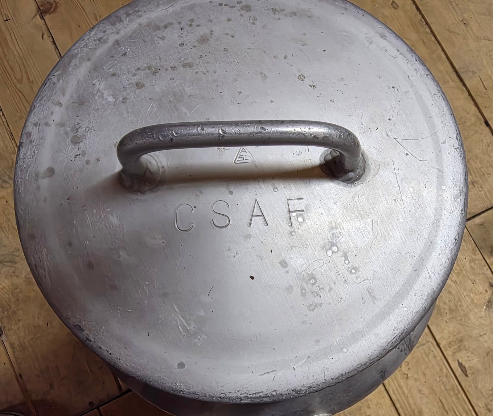 Alle Dekorationen: Boille 40 l – Gebraucht aus La Croix-de-Rozon von christian160459 3