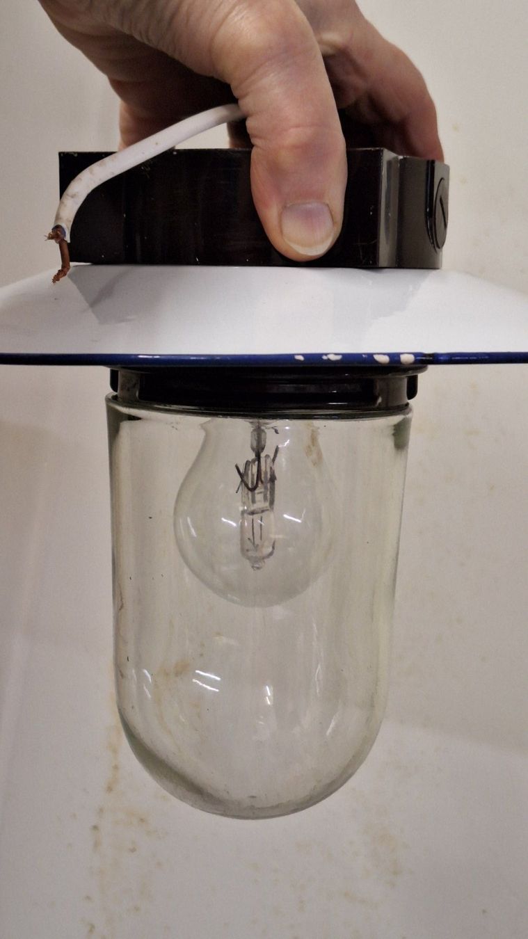 Kronleuchter & Deckenlampen: antike Deckenlampe, Email /Bakelit /Glas – Gebraucht aus Arlesheim von shopradl 8