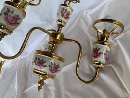3-Arm Kronleuchter, Porzellan mit Rosenmuster, Messing