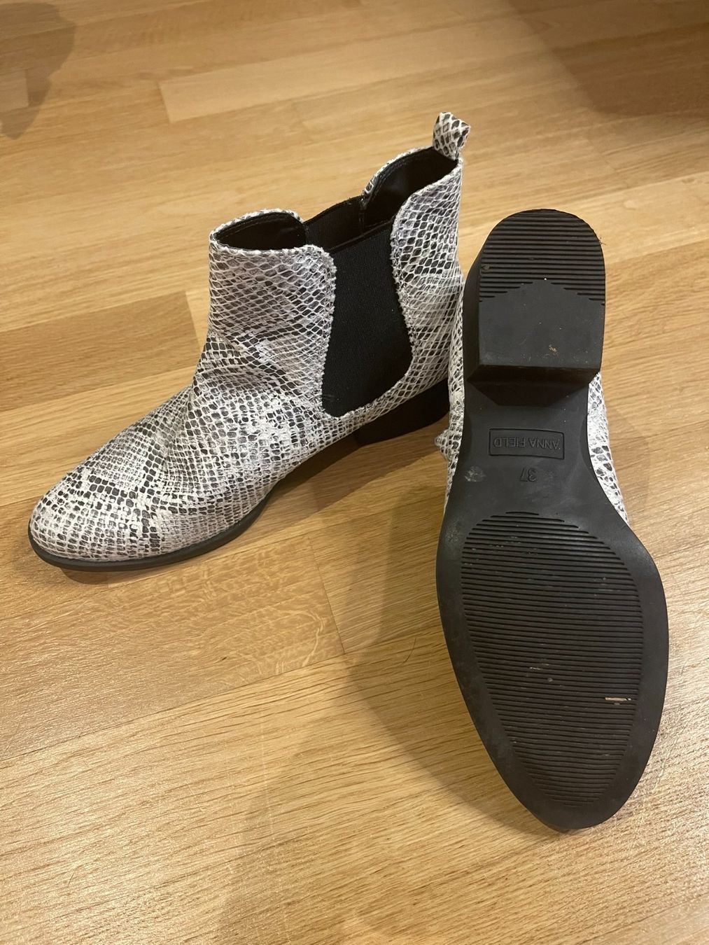 Scarpe da donna: Stiefeletten im angesagten Schlangenmuster, Gr. 37 – Usato da Rheineck venduto da FGeissler 7