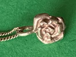 Silberkette mit Rosenanhänger (42cm)