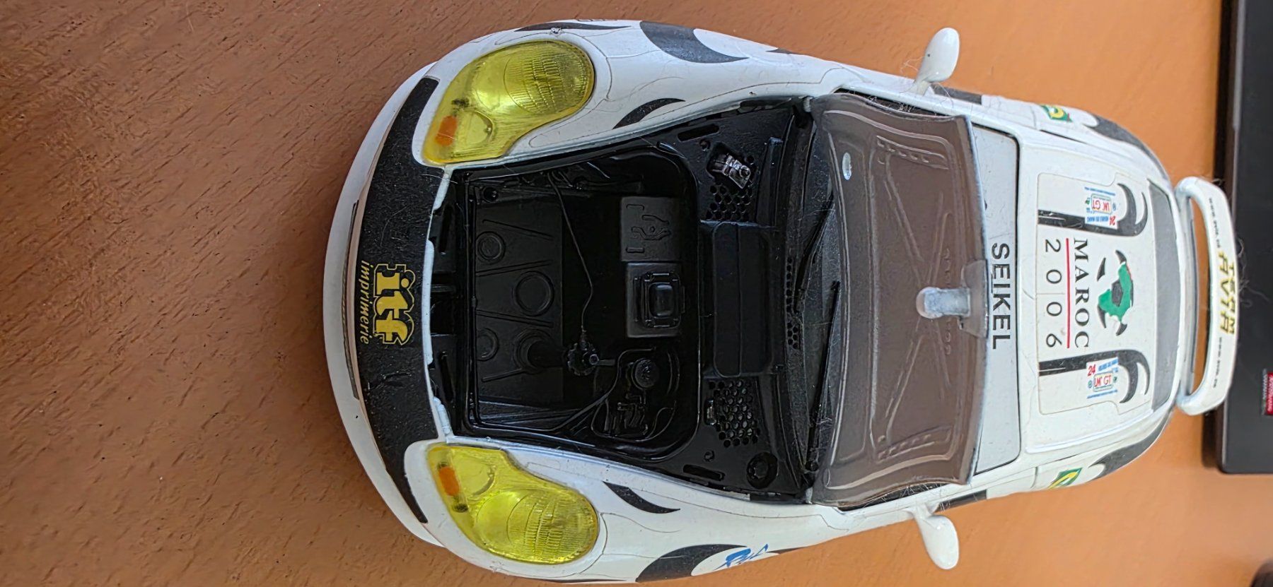 Porsche Modellini d'auto: Porsche 911 Carrera 1997 1/18 – Usato da Unterkulm venduto da Spaescu 4
