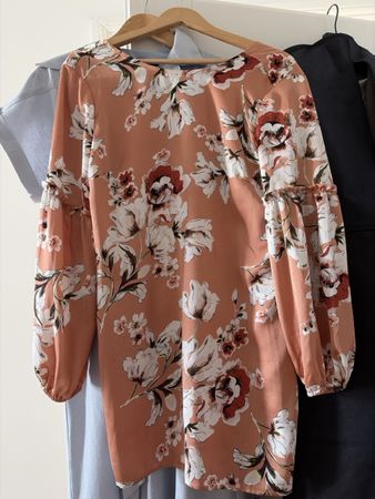 kurzes Kleid mit Blumenmuster langarm Grösse S