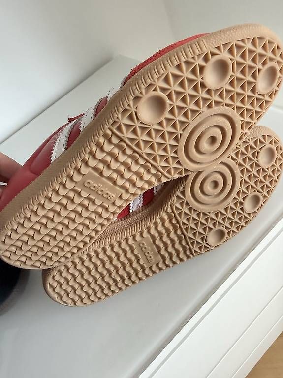 Adidas Damenschuhe: Addidas Samba Gr. 37.5 rot – Gebraucht aus Reinach BL von Wardrobe-Ladies 1