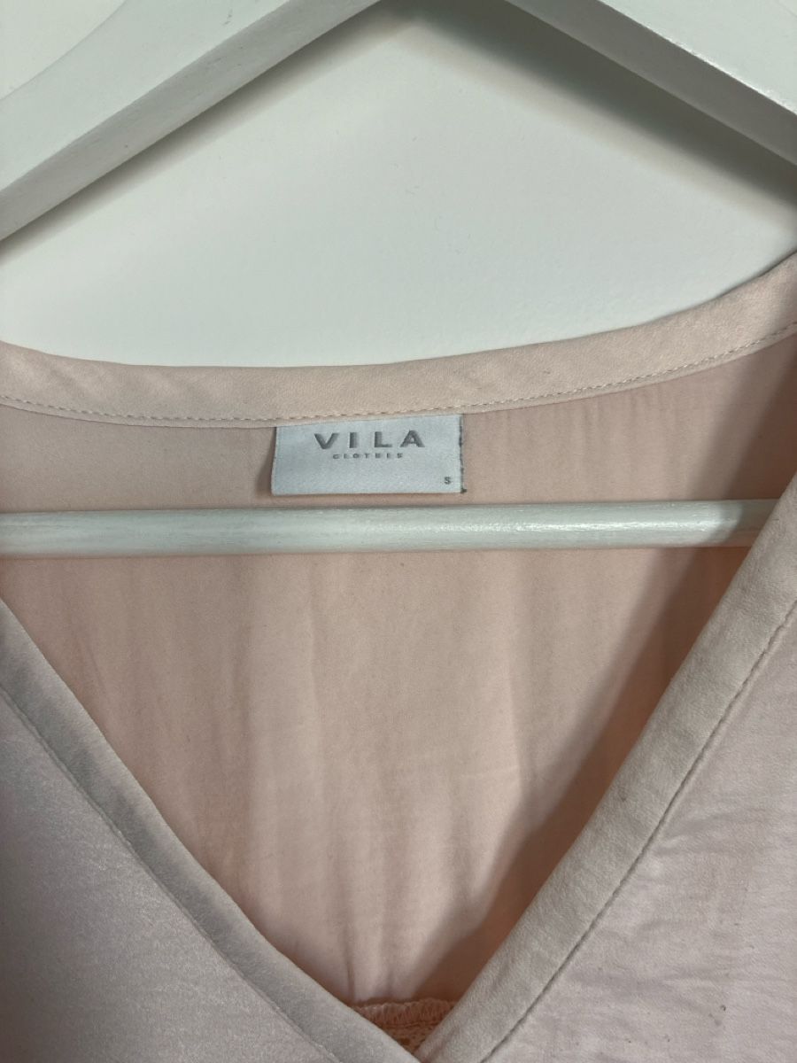 Lotti di vestiti: VILA Kleid Beige & Bluse Rosa, Gr. M – Usato da St.Gallen venduto da mha_x7cf 2