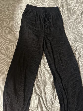 Hosen Schwarz Crinkle-Look Grösse L neu