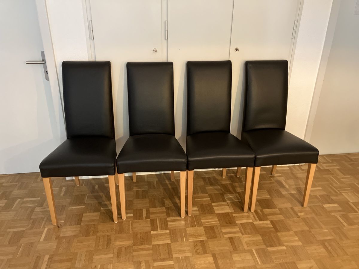 Chaises: 4 Esszimmer-Stühle mit Kunstlederbezug – D'occasion à Liebefeld par Raidolon