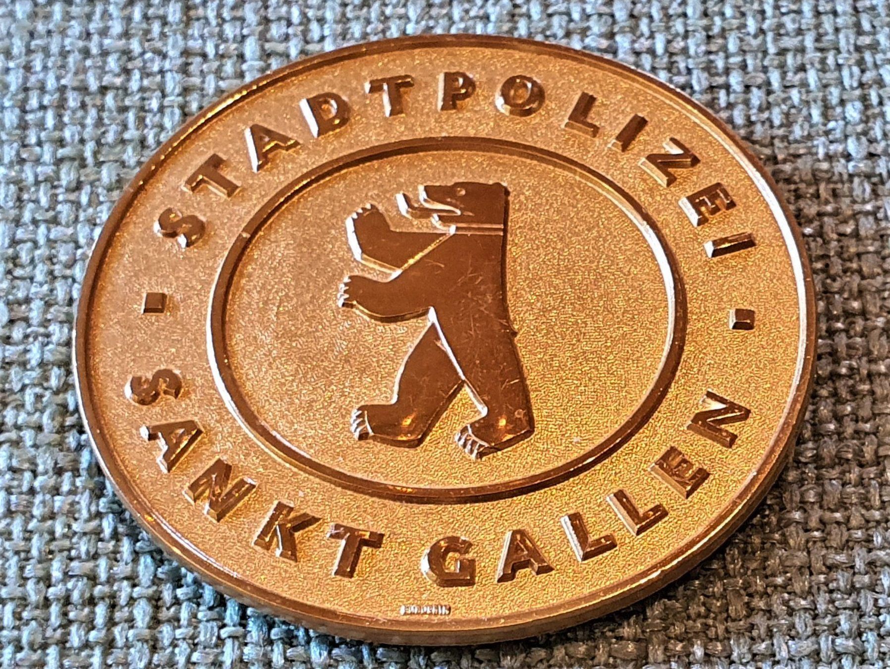 Plaketten & Abzeichen: E110 - Stadt Polizei Sankt St. Gallen CH – Gebraucht aus Reinach BL von Boston-Verkauf 1