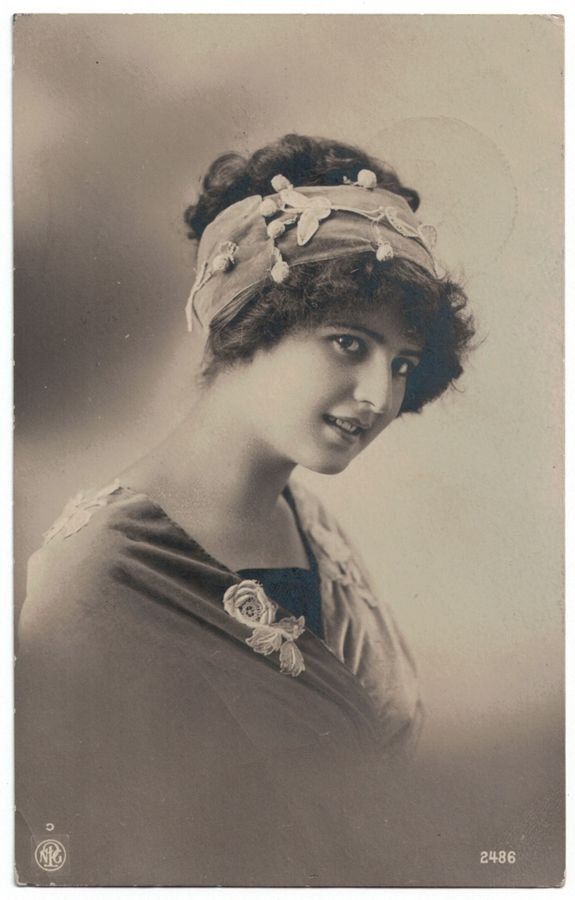 Cartoline postali: Romantik - Junge Dame mit Haarband aus Stoff – Usato da Frauenfeld venduto da POML