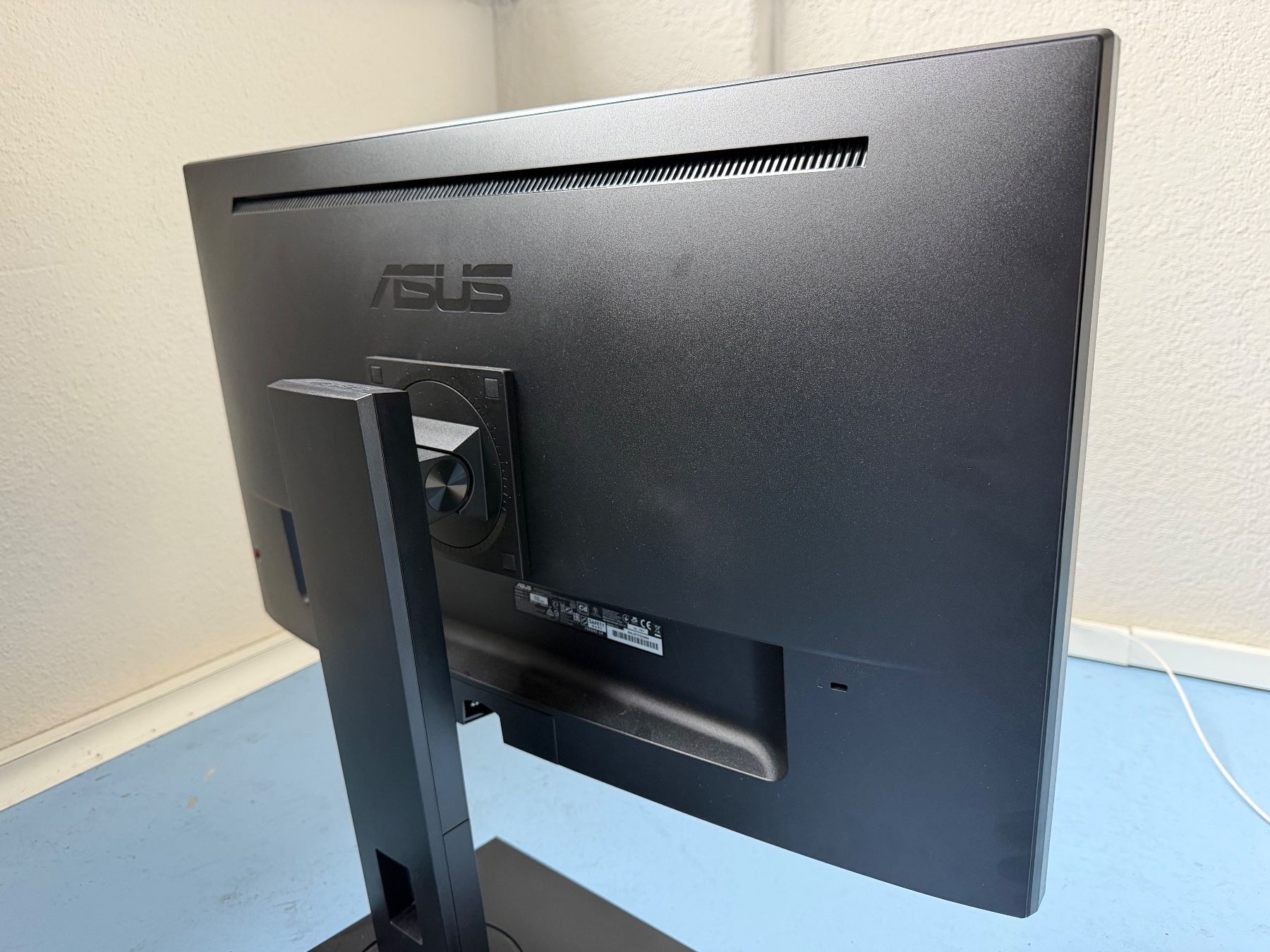Asus Monitor: 2 ASUS Monitoren – Usato da Zürich venduto da mar_hs6l 2