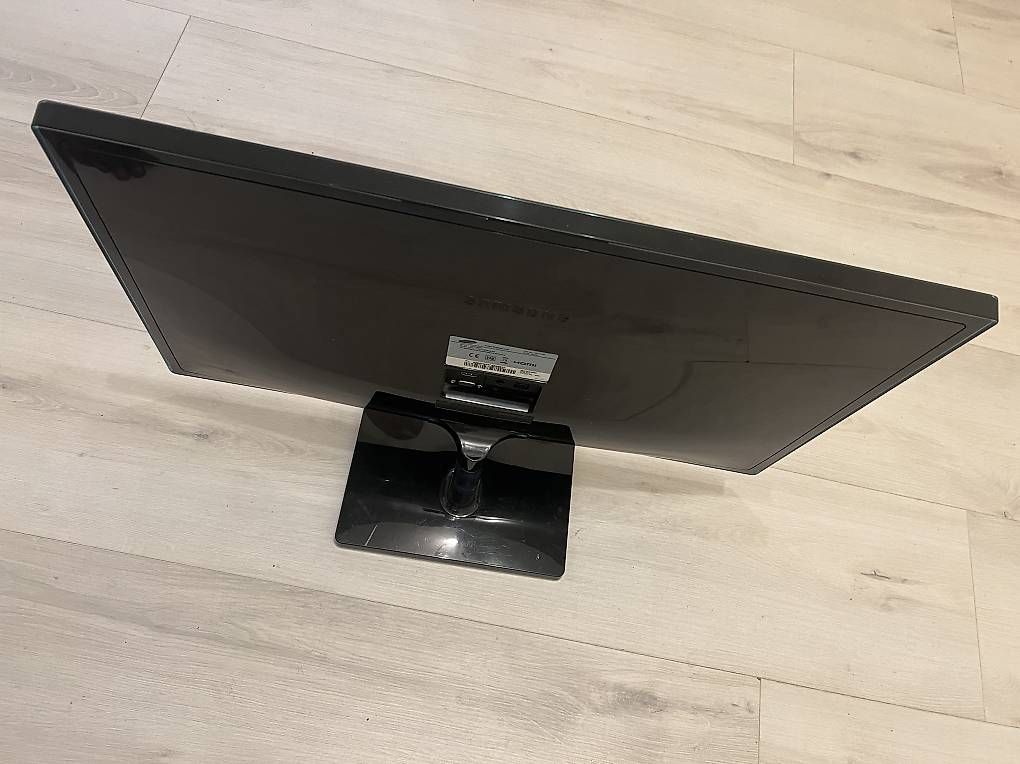 Monitor: samsung monitor – Usato da Dietikon venduto da Samiii94
