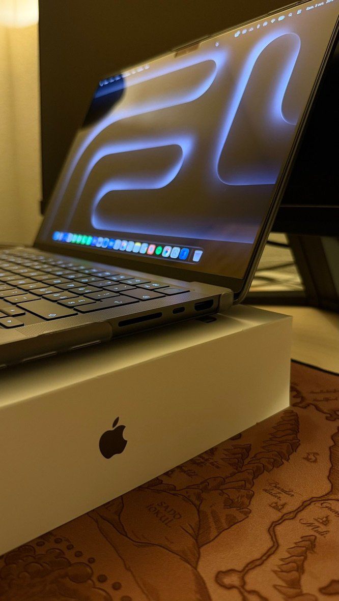 Apple Portables: Apple MacBook PRO M5 – D'occasion à Dombresson par DazLem23 2