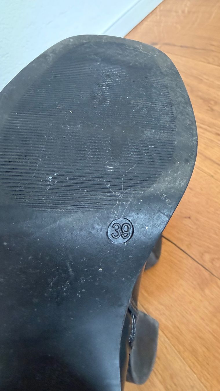 Damenschuhe: Stiefel in schwarz Gr. 39 – Gebraucht aus Volketswil von Irkasha 3
