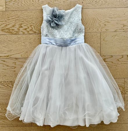 Mädchenkleid in Grösse 134/140