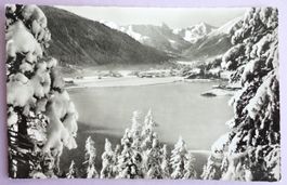 Blick über den Davosersee gegen Davos
