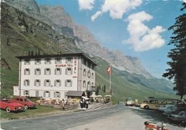 AK   Hotel Wilhelm Tell Urnerboden mit Oldteimr Autos 1960