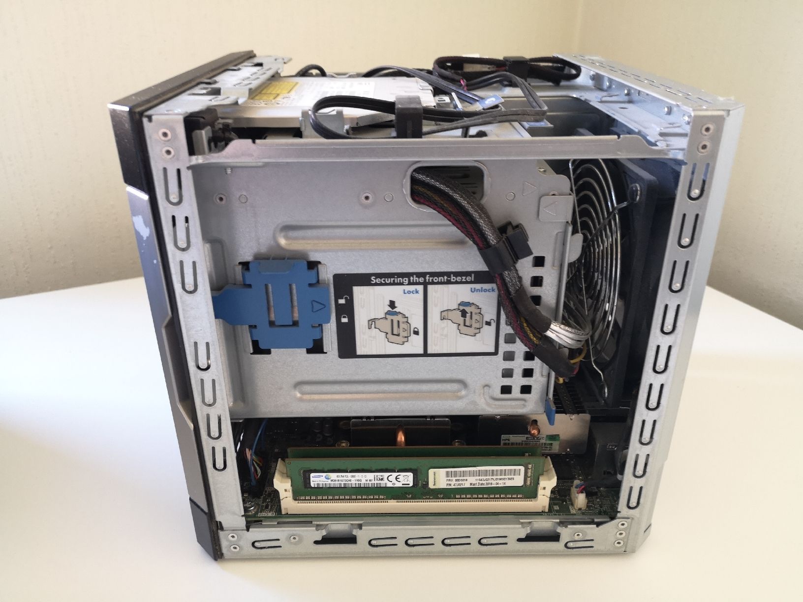 Hewlett Packard Server: HP ProLiant MicroServer Gen8 16GB – Usato da Lausanne venduto da Conradind 4
