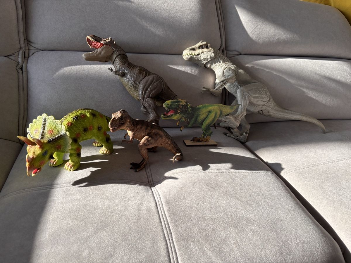 Multiple dinosaurs: Trex, indominus rex, Triceratops (Gebraucht) in ...