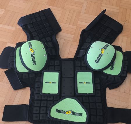 Gator Armor Protektorenweste schwarz grün gebraucht für Kind