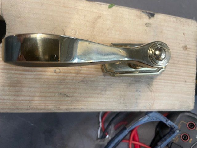 Eisenwaren: Schöne Messing Fenstergriffe – Gebraucht aus Münchwilen TG von Gto3 3