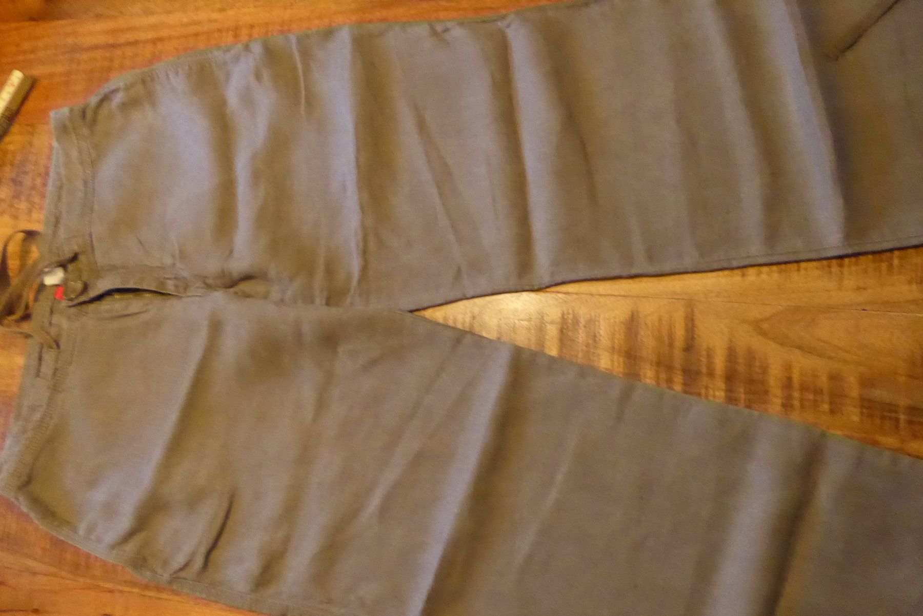 H&M Pantaloni: Olivfarbene Sommerhose Gr 40 H&M Leinen – Usato da Sargans venduto da Benziner 1