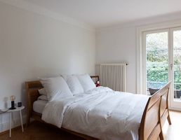 Handgefertigtes Walnuss-Bett Einzelstück 1.80