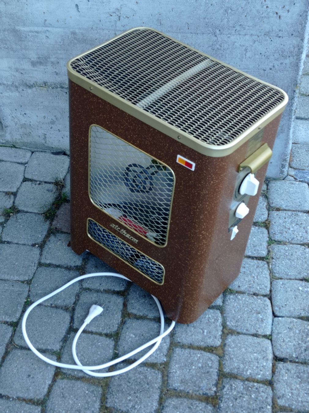 Radiatori: Heizstrahler DOMO 220 Volt – Usato da Ins venduto da Baj 3