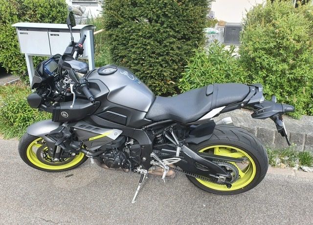 Yamaha Strada: Yamaha MT10 Farbe Grau Abholung in Hedingen – Usato da Hedingen venduto da Juniswiss 3