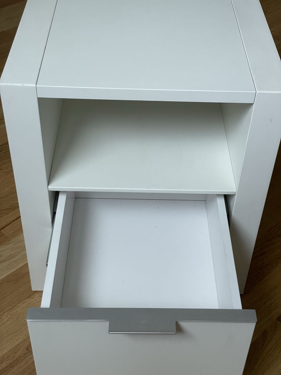 Nachttische: White Bedside Table - Stylish Nightstand with Drawer! – Gebraucht aus Binningen von Viriatus 4