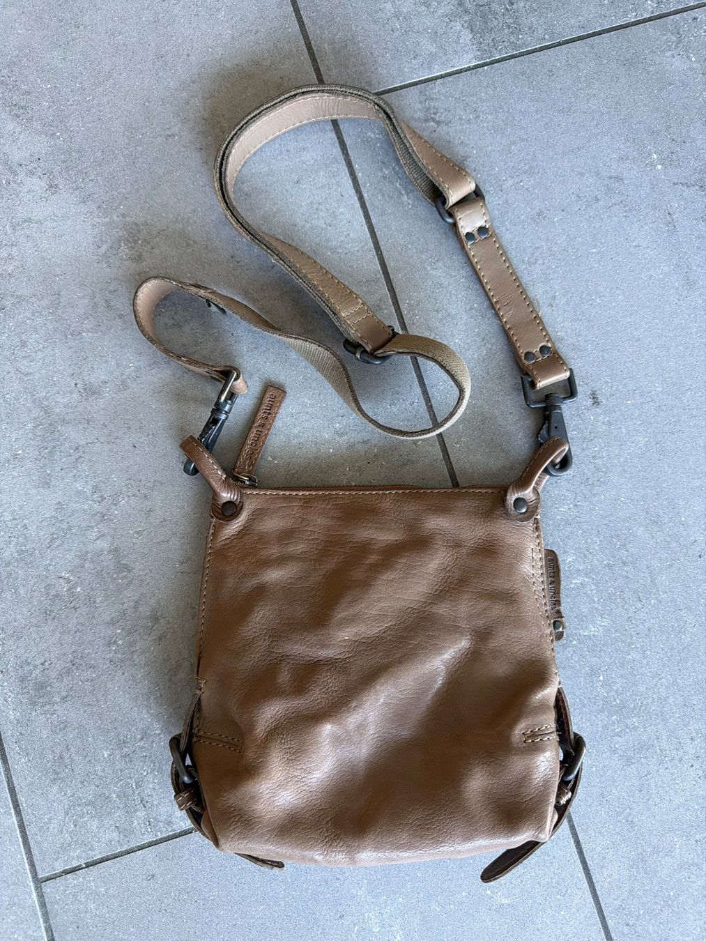 Aunts & Uncles Borse da donna: Leder Tasche von aunts & uncles – Usato da Steffisburg venduto da elle013