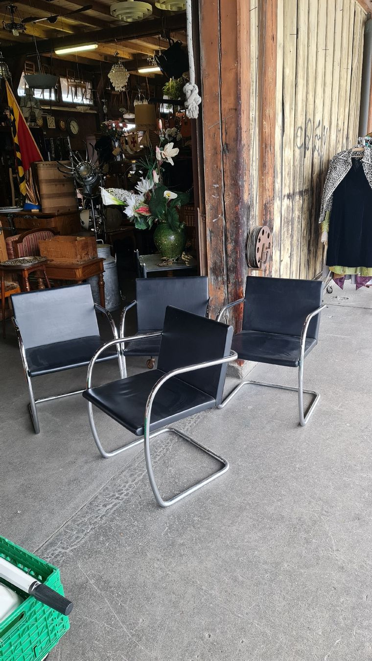 Knoll Poltrone: 4 BRNO Chairs – Usato da Bern venduto da lecorbeaubern 1