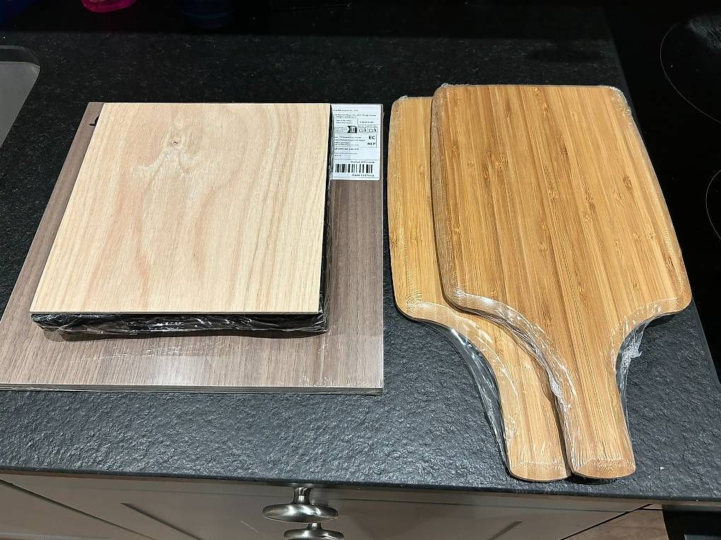 Articoli in legno: Holz-Lasermaterial: Eiche, Walnuss, 2x Bambusbretter – Nuovo e nell'imballaggio originale da Gümligen venduto da ESCreativwork